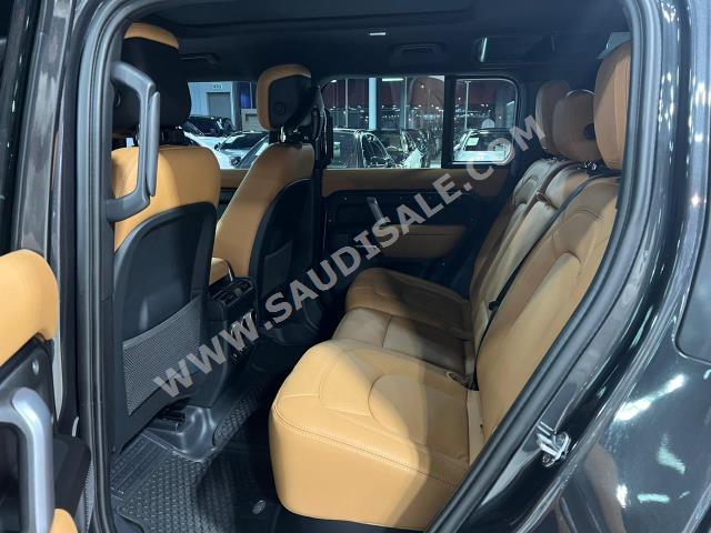 2023 لاند روفر ديفيندر إصدار كارباثيان