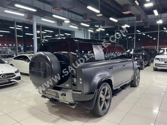 2023 لاند روفر ديفيندر إصدار كارباثيان