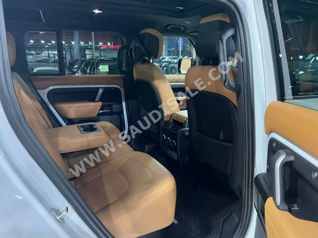 2023 لاند روفر ديفيندر