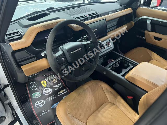 2023 لاند روفر ديفيندر