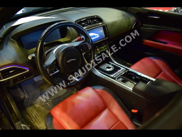 2018 جاكوار اكس اي