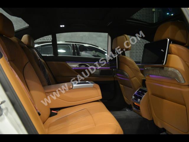 2020 بي ام دبليو الفئة السابعة 730 إل أي