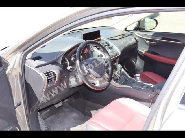 2021 لكزس إن إكس 300