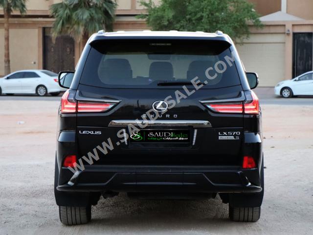 2019 Lexus LX 570  BlackEdition