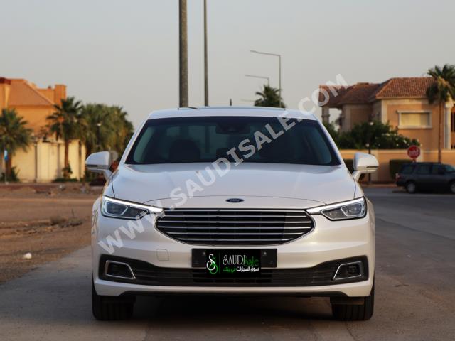 2021 Ford Taurus