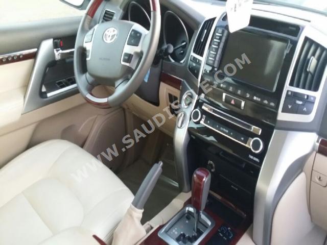 2014 Toyota Land Cruiser VXR