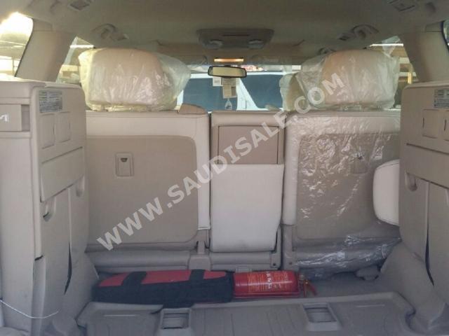 2014 Toyota Land Cruiser VXR