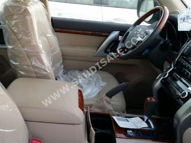 2013 Toyota Land Cruiser VXR
