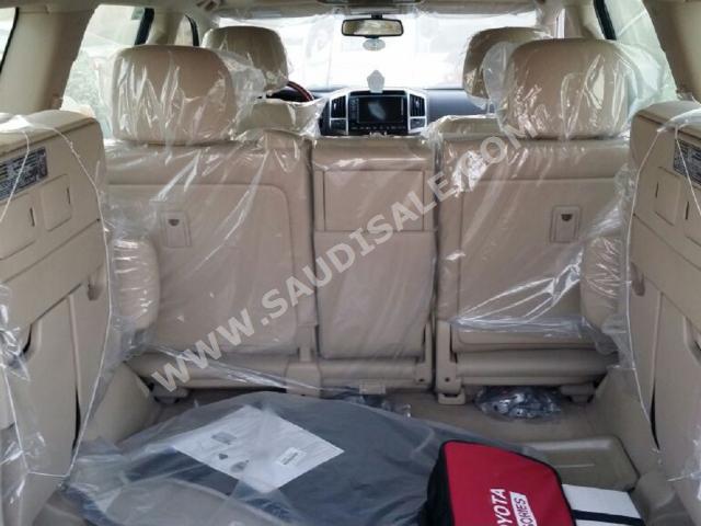 2013 Toyota Land Cruiser VXR