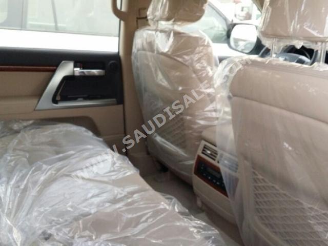 2013 Toyota Land Cruiser VXR
