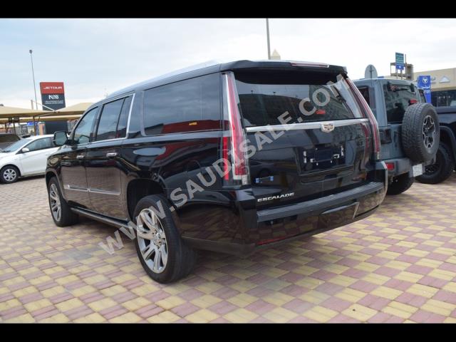 2018 كاديلاك اسكاليد إي إس في