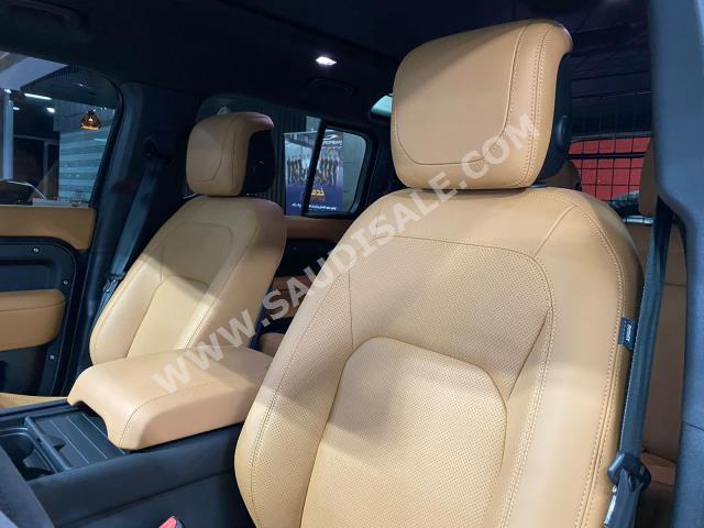 2023 لاند روفر ديفيندر إصدار كارباثيان