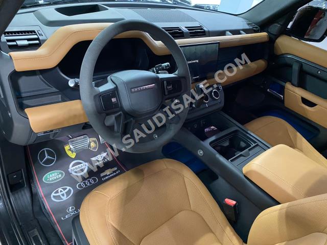 2023 لاند روفر ديفيندر إصدار كارباثيان