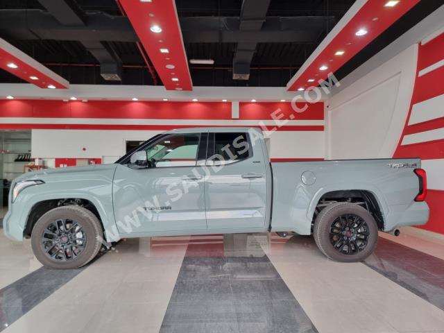 2022 تويوتا تندرا كريو ماكس اس ار 5