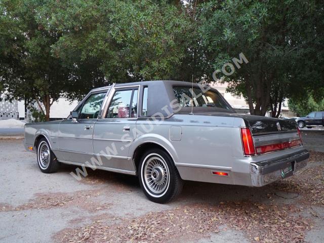 1988 Lincoln Town Car
