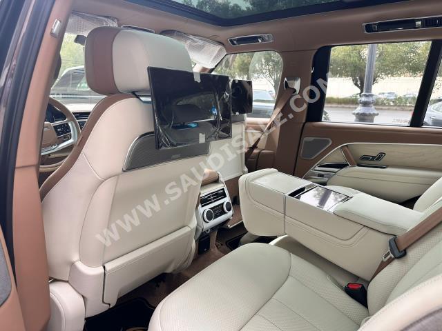 2024 لاند روفر رينج روفر اس في اوتوبيوغرافي