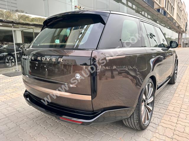 2024 لاند روفر رينج روفر اس في اوتوبيوغرافي