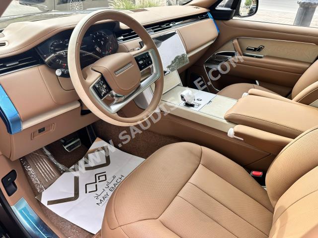 2024 لاند روفر رينج روفر اس في اوتوبيوغرافي