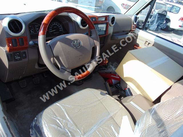 2016 تويوتا لاند كروزر ربع