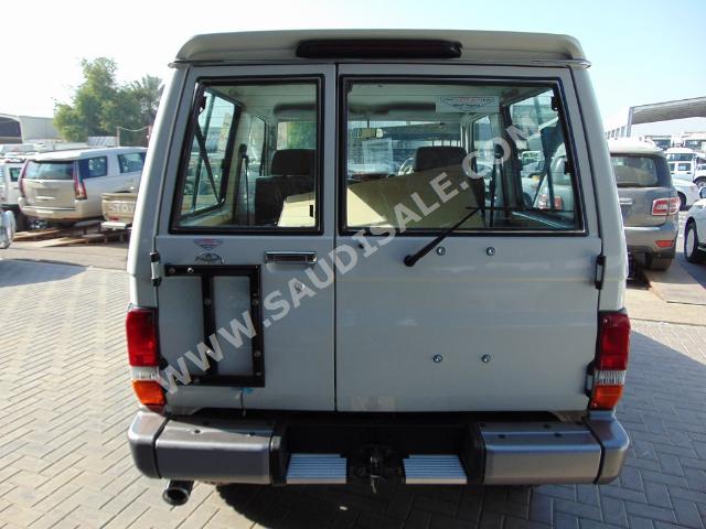 2016 تويوتا لاند كروزر ربع