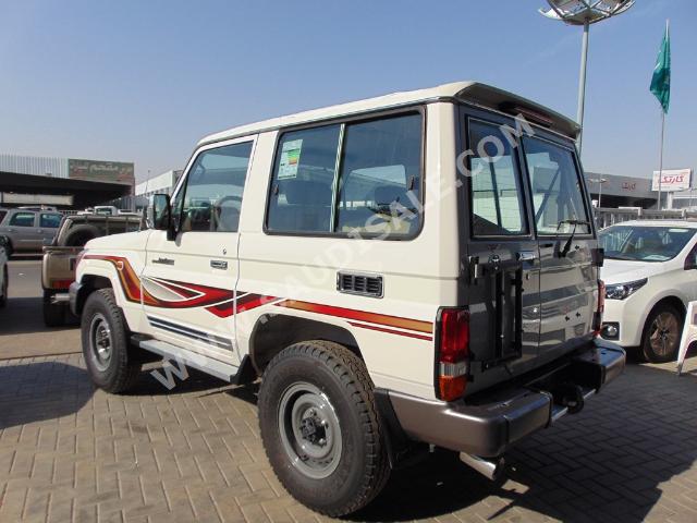 2016 تويوتا لاند كروزر ربع