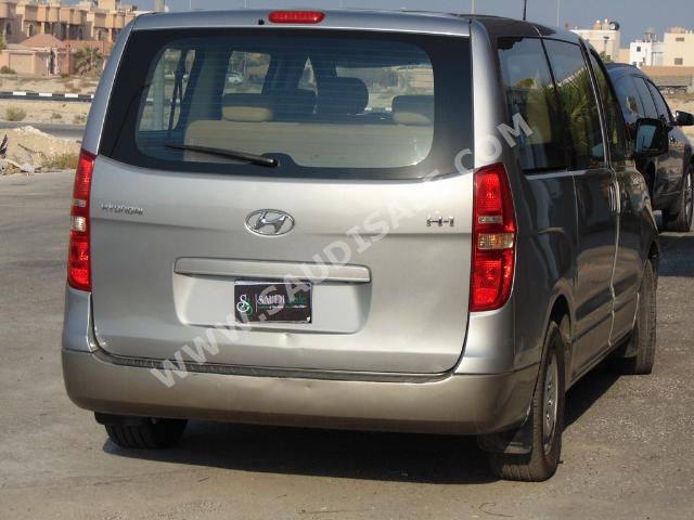 2012 هيونداي اتش 1