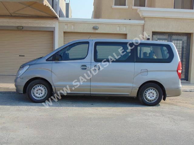2012 هيونداي اتش 1