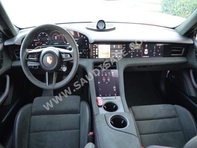 2022 بورش تايكان جي تي اس