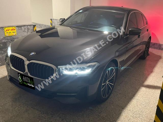 2021 بي ام دبليو الفئة الخامسة 520 أي