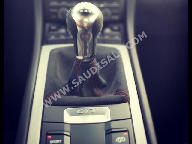 2016 بورش كايمان جي تي 4