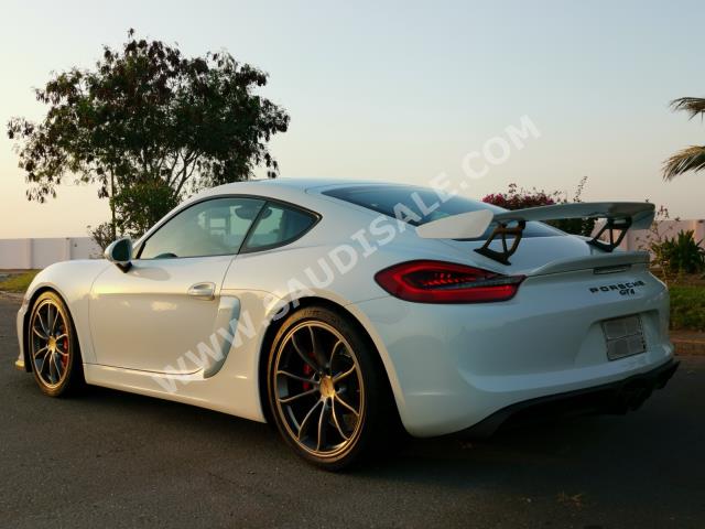 2016 بورش كايمان جي تي 4