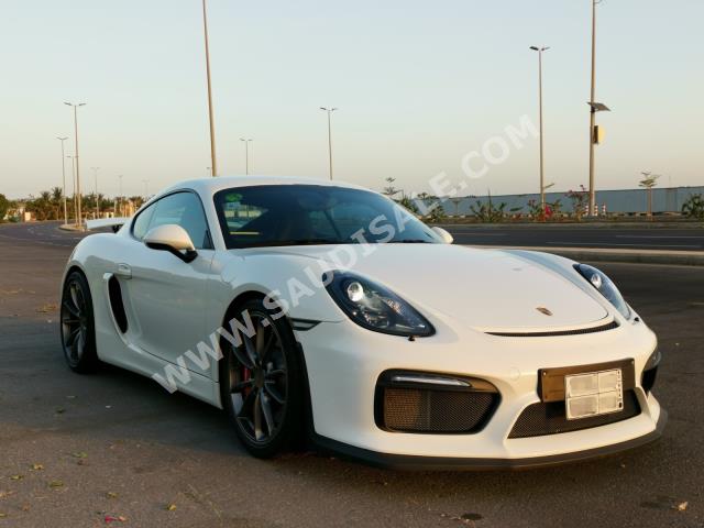 2016 بورش كايمان جي تي 4