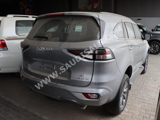 2023 ايسوزو ام يو اكس