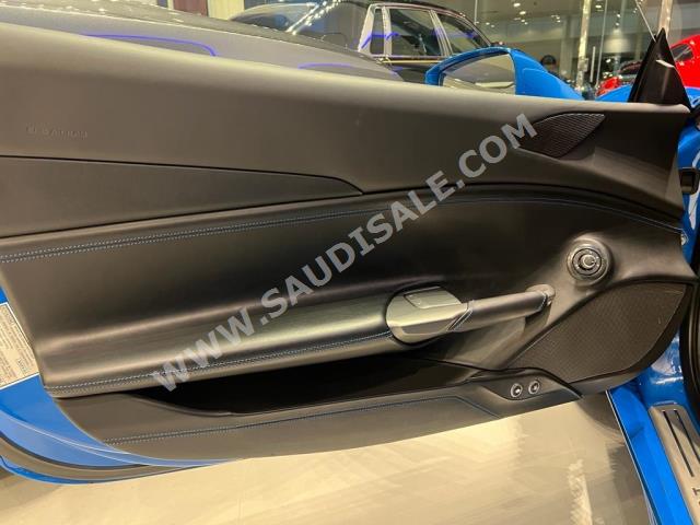 2016 فيراري 488 جي تي بي