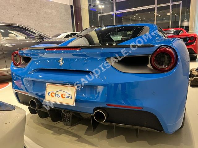 2016 فيراري 488 جي تي بي