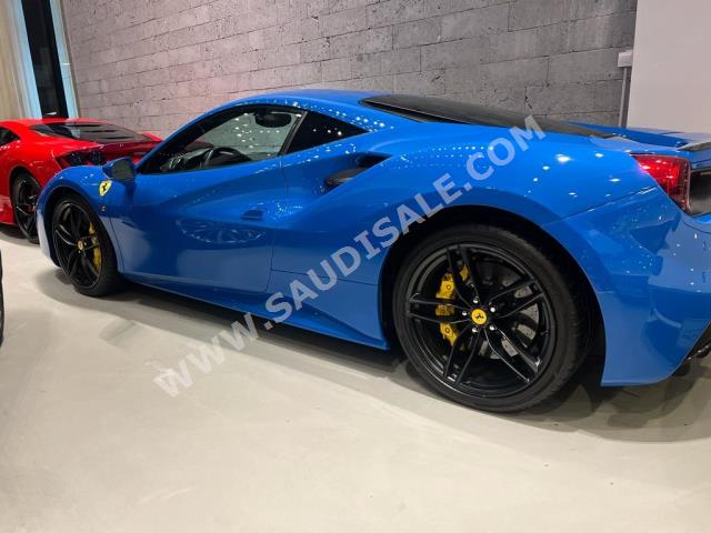 2016 فيراري 488 جي تي بي