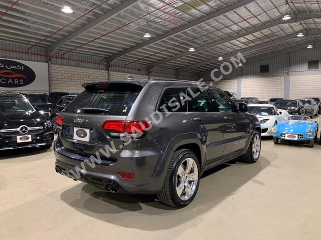 2014 جييب جراند شيروكي اس ار تي