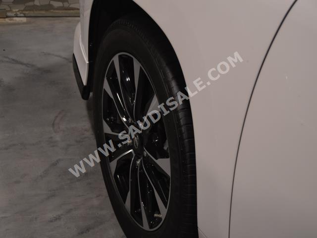 2021 لكزس إل إكس 570