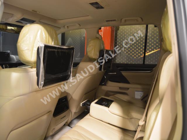 2021 لكزس إل إكس 570