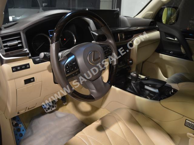 2021 لكزس إل إكس 570