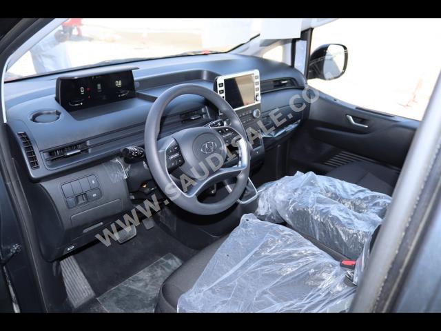 2023 هيونداي ستاريا