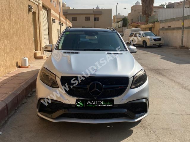 2016 مرسيدس - بنز جي إل إي 63إس أي إم جي