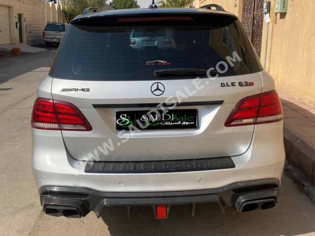 2016 مرسيدس - بنز جي إل إي 63إس أي إم جي