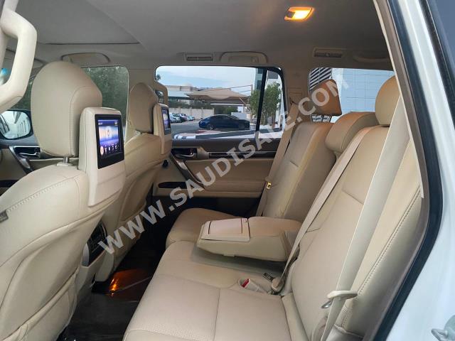 2014 لكزس جي إكس 460