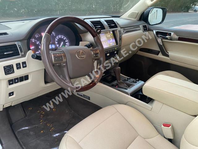 2014 لكزس جي إكس 460