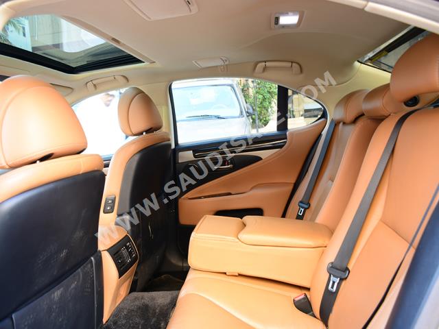 2015 Lexus LS 460