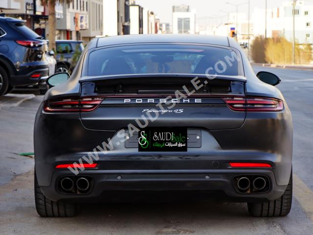 2017 Porsche Panamera 4S