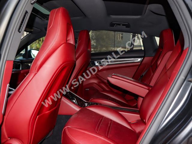 2017 Porsche Panamera 4S