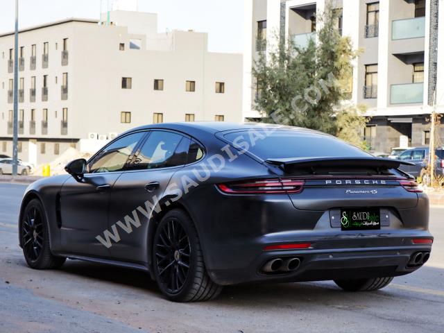 2017 Porsche Panamera 4S