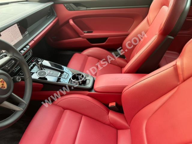 2022 بورش 911 كاريرا 4 جي تي اس
